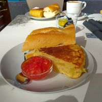 Breakfast with tomato bread and tortilla at Cafe Madrigal in Valencia