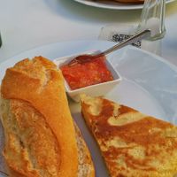 Tortilla con tómate at Cafe Madrigal in Valencia