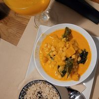 Curry rojo y agua de Valencia at Cafe Madrigal in Valencia