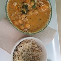 Curry rojo de garbanzos, calabaza y espinacas con arroz at Cafe Madrigal in Valencia