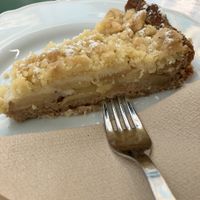 Apple crumb cake at Cafe Madrigal in Valencia