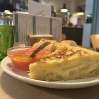 Tortilla de patata con tomate y pan  at Cafe Madrigal in Valencia