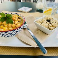 Curry Roja 😋  at Cafe Madrigal in Valencia