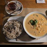 Chickpea curry with brown rice at Cafe Madrigal in Valencia