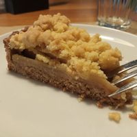Tarta de manzana (tipo crumble) at Cafe Madrigal in Valencia