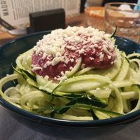 Espaguetis de calabacín con pesto de remolacha (plato frío) at Cafe Madrigal in Valencia