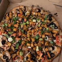 vegan garlic chicken pizza  at Bossman's Pizza in San Jose