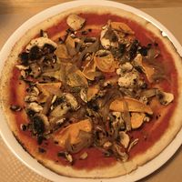 Veggie gluten free piza without vegan cheese at Messié Pizza in Barcelona