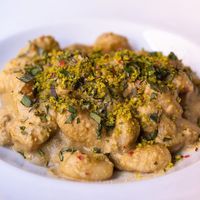 Gnocchi con crema de pistachos y ajo
negro.  at Messié Pizza in Barcelona