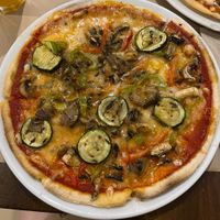 Vegetale pizza with vegan cheese  at Messié Pizza in Barcelona