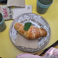 A vegan croissant at Gartensalon in Munich