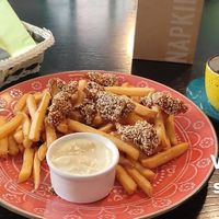 Box skrzydełka z frytkami +kawa at Chwast Prast in Torun