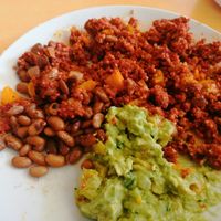 Alambre (chorizo quinoa) with tortillas at Vgan111 in Morelia