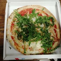 Vegan pizza with porcini mushrooms at Desiree in Somma Lombardo