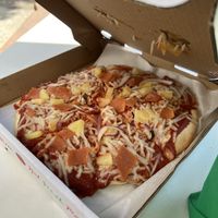 Their vegan Hawaiian pizza  at Down to Earth - Store and Deli in Honolulu