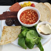 Scottish breakfast 😍 at Naked Bakery in Edinburgh