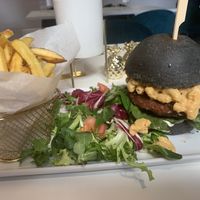 Mac ‘n Cheese Burger at Naked Bakery in Edinburgh