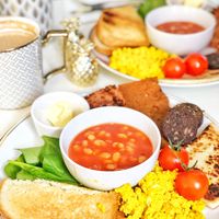 Full scottish breakfast at Naked Bakery in Edinburgh