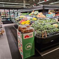  at Heinen's Grocery Store in Chagrin Falls