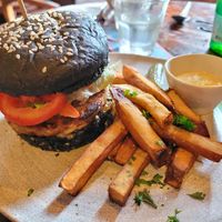 Burger très bon, un plaisir at Kafe in Ubud