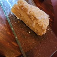 Le gâteau coco caramel : très bon goût de coco, caramel subtil : très bon at Kafe in Ubud