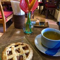 apple pie and mint tea at Kafe in Ubud