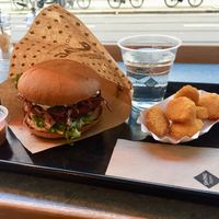 Vegan cheese burger and nuggets  at Swing Kitchen - Rosenthalerstraße in Berlin