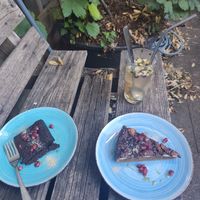 Brownie und Kuchen mit Nuss. at Little Plant Pantry in Amsterdam
