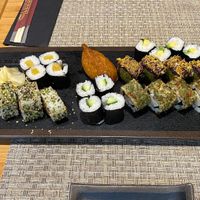3 vegan inside out sushi, 3 maki sushi at Yooji's Sushi - Bellevue in Zurich