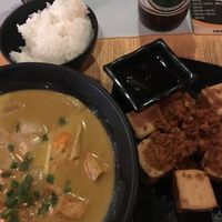 Tofu curry and fried tofu starter 🥳 at Lanterns in Nha Trang
