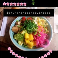 Tofu, Zucchini, Seaweed, Edamame and Mango Salad at Brunch and Cake By The Sea in Barcelona