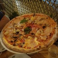 Vegan pizza at Mister O1 - Brickell in Miami