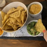 Nachos con cheddar vegano at Vrinda in Rosario