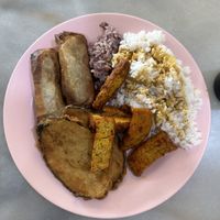 Todo lo que veis en las fotos es Vegano 🤤🥰  at Chin Hua Vegetarian Food in Malacca