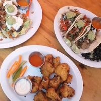 Sopes ,tacos de asada y lo mejor una alitas super sabrosas👌🤤 at EarthBowl in Tijuana