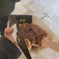 Salted caramel and chocolate drizzle at VeganWaf in Brussels