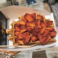 Waffle with caramel sauce and strawberries at VeganWaf in Brussels