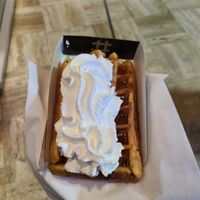 Coulis caramel et chantilly ! at VeganWaf in Brussels