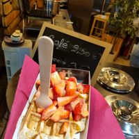 Waffle, strawberries, salty caramel at VeganWaf in Brussels