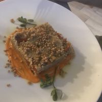 Quinoa Real con melanzane pomodori secchi e crumble di grano saraceno  at Lorens in Massa