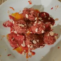 Gnocchi di riso integrale con crema di lenticchie, carote, barbabietola e scaglie di mandorla at Lorens in Massa