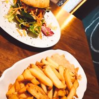 Burger & Pommes at Zum glücklichen Bergschweinchen in Kassel