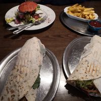 Beyond Burger, Tempeh und Falafeldürum at Zum glücklichen Bergschweinchen in Kassel