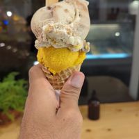 Cookie com brigadeiro e bolo de cenoura at Casa Hoba in Rio De Janeiro