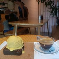 Sorvete de creme de maracujá com brownie at Casa Hoba in Rio De Janeiro