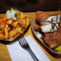 Vegan fish & kimchi fries 😍 at Pretend in Dublin