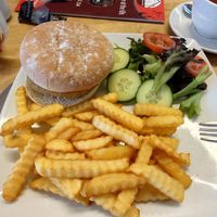 Vegan burger at Pangbourne Cafe in Pangbourne