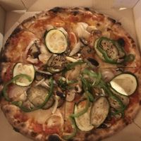 Yummy vegan pizza for 300 baht at La Pizzeria in Koh Tao