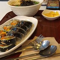 My dream came true as I tried to get out of a torrential downpour this afternoon and found myself in the alleyway which happened to serve all the classic Korean street food VEGAN at Maru JaYeonSik Kimbap in Seoul