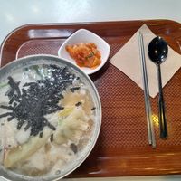 Rice cake and dumpling soup at Maru JaYeonSik Kimbap in Seoul